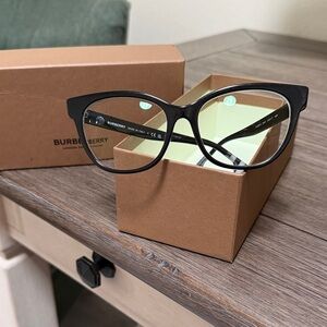 Burberry Black Cat-Eye Eyewear